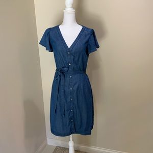 ANN TAYLOR LOFT Denim Wrap Dress. Size 6
